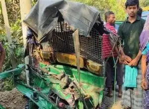 ট্রাক-অটোরিকশার মুখোমুখি সংঘর্ষে প্রাণ গেলো ৩ জনের