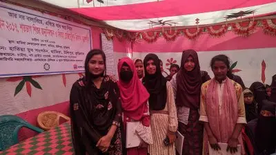 শম্পাসহ অন্য কিশোরীরা